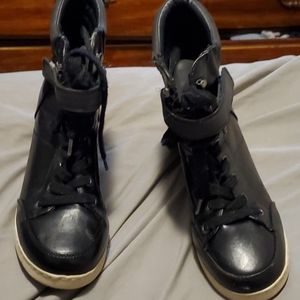 Black Wedged tennis shoes